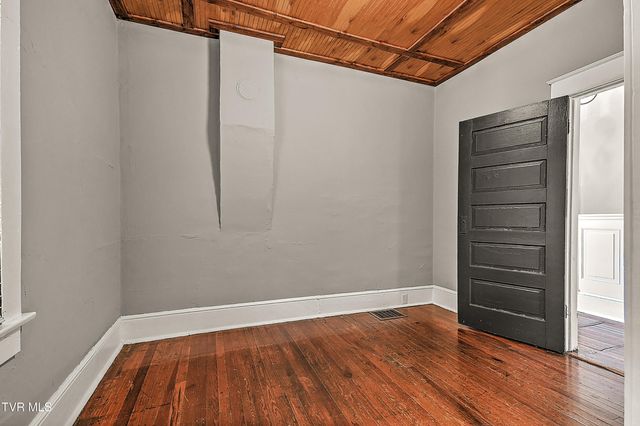 1021 Lawrence Avenue, Bristol, VA 24201