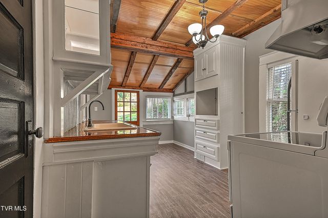1021 Lawrence Avenue, Bristol, VA 24201