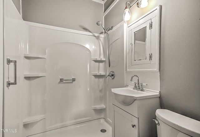 1021 Lawrence Avenue, Bristol, VA 24201