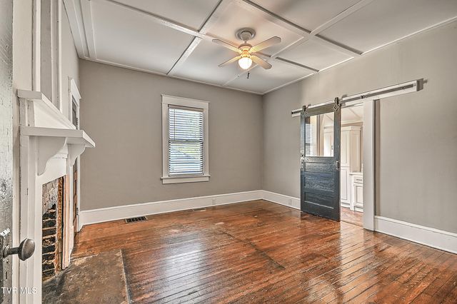 1021 Lawrence Avenue, Bristol, VA 24201
