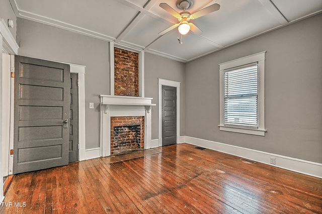 1021 Lawrence Avenue, Bristol, VA 24201
