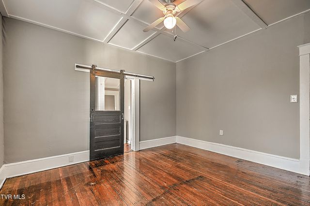1021 Lawrence Avenue, Bristol, VA 24201