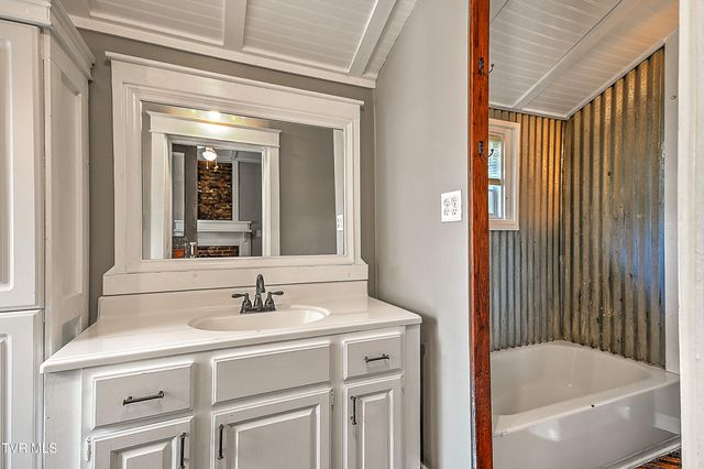 1021 Lawrence Avenue, Bristol, VA 24201