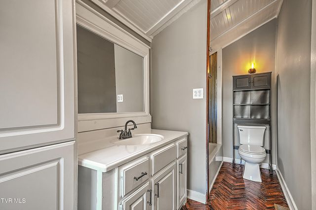 1021 Lawrence Avenue, Bristol, VA 24201