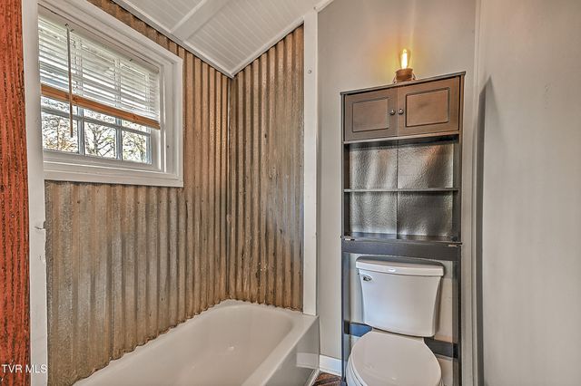 1021 Lawrence Avenue, Bristol, VA 24201