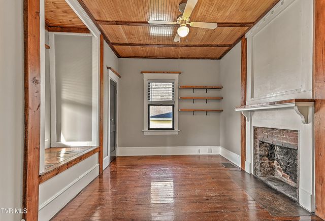 1021 Lawrence Avenue, Bristol, VA 24201