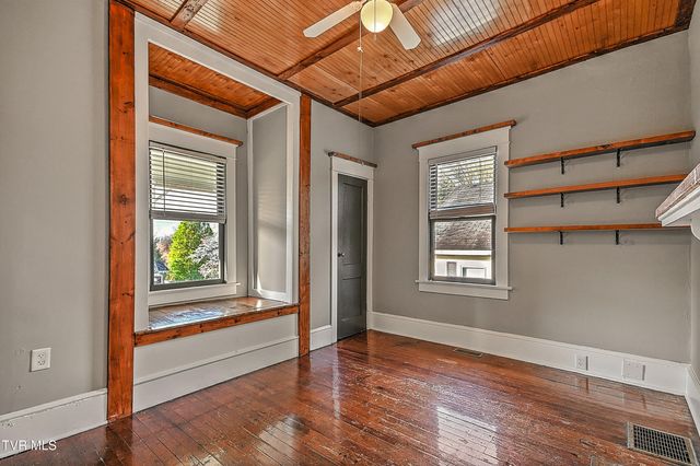 1021 Lawrence Avenue, Bristol, VA 24201