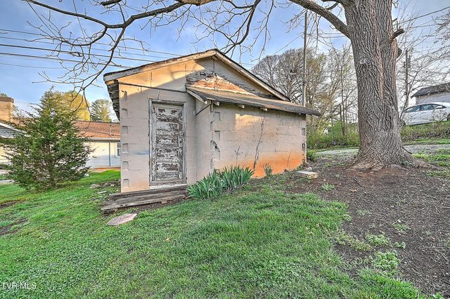 1021 Lawrence Avenue, Bristol, VA 24201