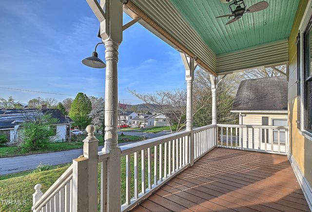 1021 Lawrence Avenue, Bristol, VA 24201