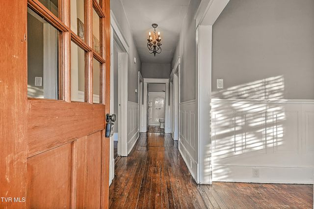 1021 Lawrence Avenue, Bristol, VA 24201