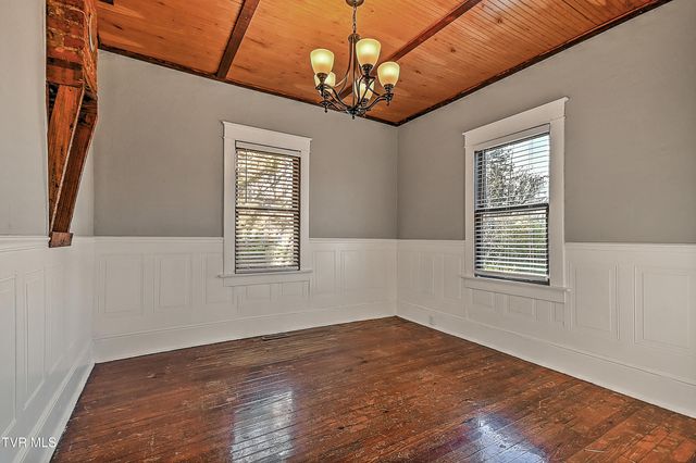 1021 Lawrence Avenue, Bristol, VA 24201