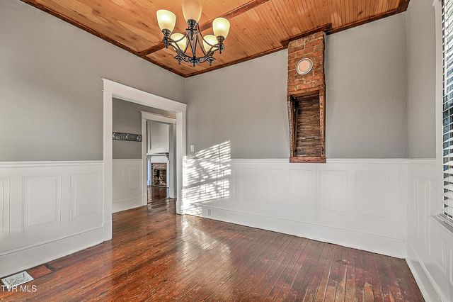 1021 Lawrence Avenue, Bristol, VA 24201