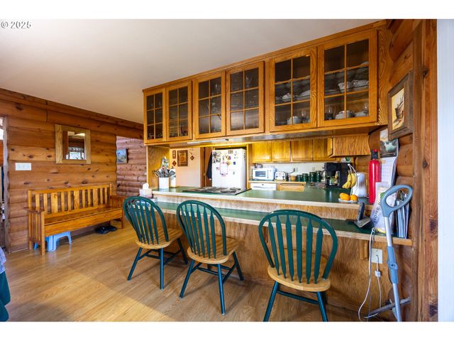 173 PARK St, Glide, OR 97443