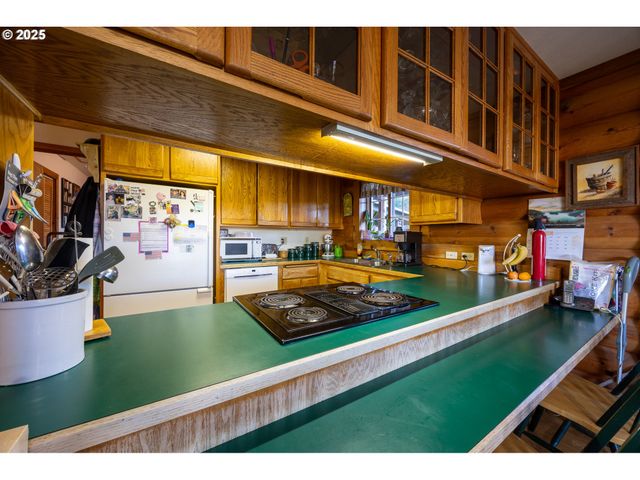 173 PARK St, Glide, OR 97443