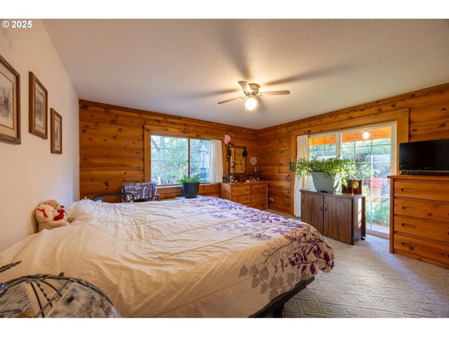 173 PARK St, Glide, OR 97443