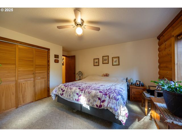 173 PARK St, Glide, OR 97443