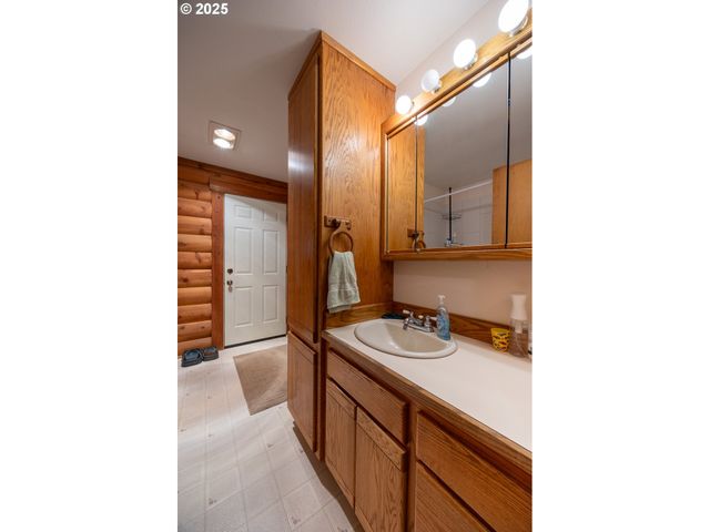 173 PARK St, Glide, OR 97443