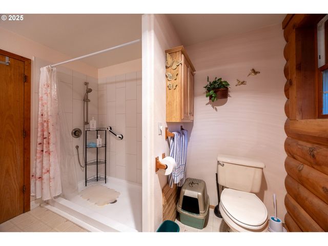 173 PARK St, Glide, OR 97443