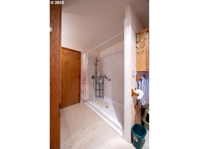 173 PARK St, Glide, OR 97443