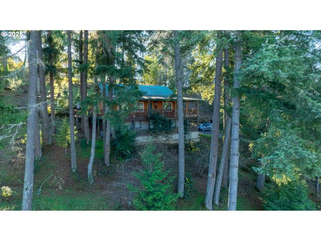 173 PARK St, Glide, OR 97443