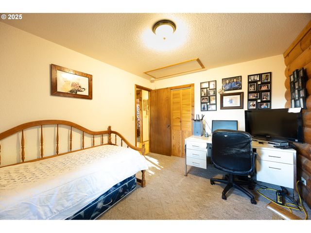 173 PARK St, Glide, OR 97443