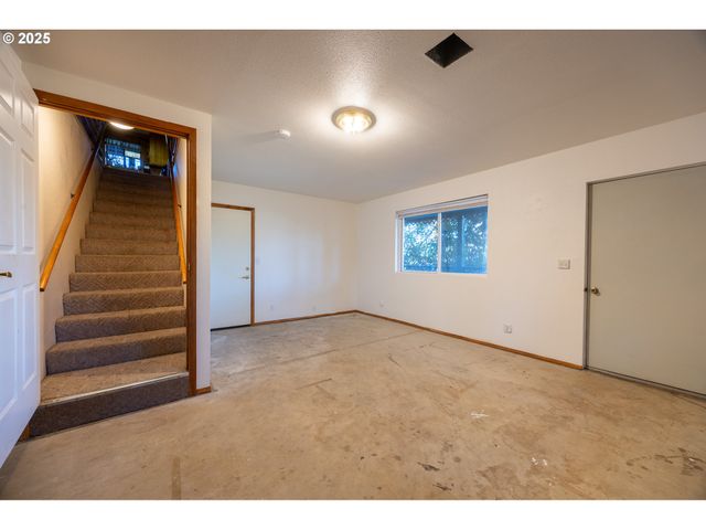 173 PARK St, Glide, OR 97443