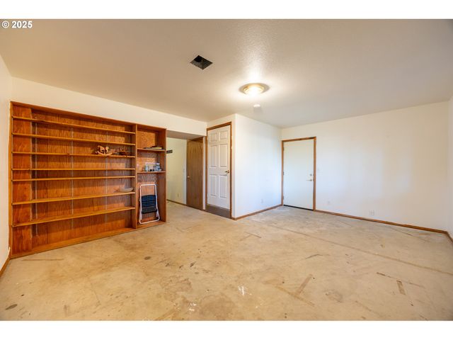 173 PARK St, Glide, OR 97443