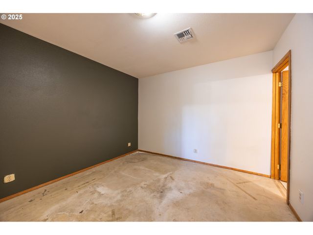 173 PARK St, Glide, OR 97443