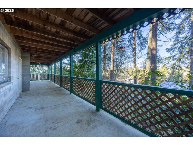 173 PARK St, Glide, OR 97443