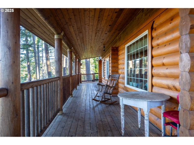 173 PARK St, Glide, OR 97443