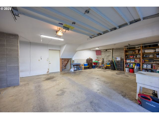 173 PARK St, Glide, OR 97443