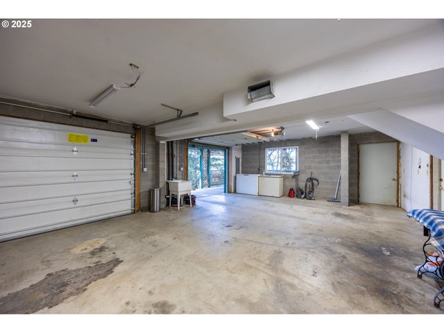 173 PARK St, Glide, OR 97443