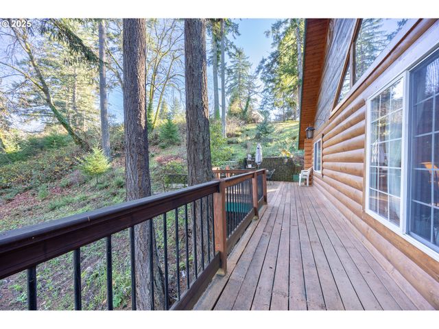 173 PARK St, Glide, OR 97443