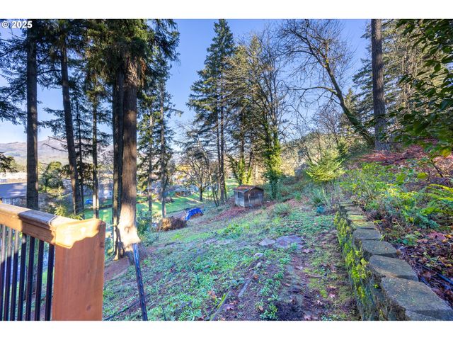 173 PARK St, Glide, OR 97443