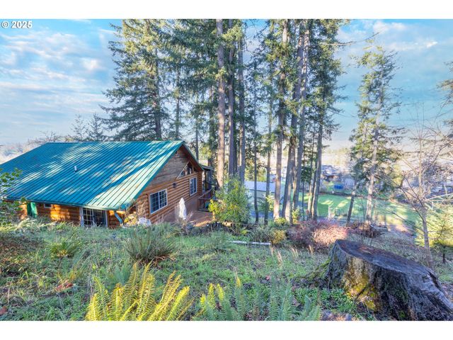 173 PARK St, Glide, OR 97443