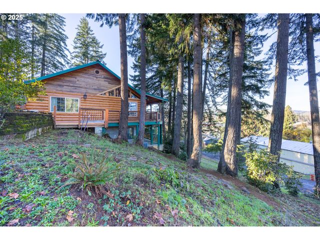 173 PARK St, Glide, OR 97443