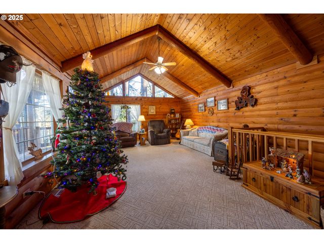 173 PARK St, Glide, OR 97443