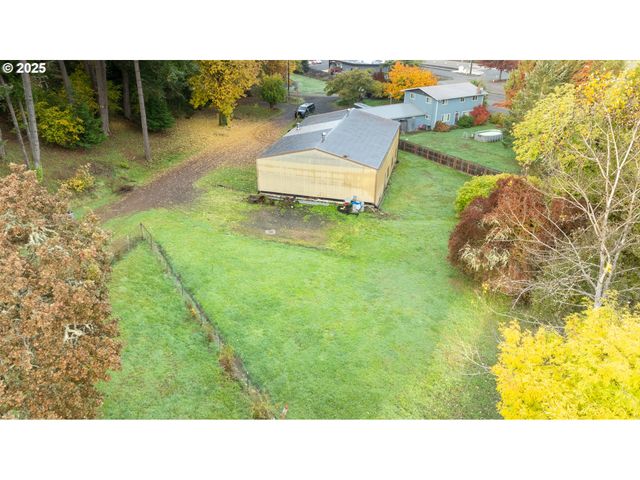 173 PARK St, Glide, OR 97443