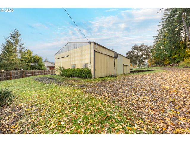 173 PARK St, Glide, OR 97443