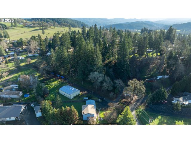 173 PARK St, Glide, OR 97443