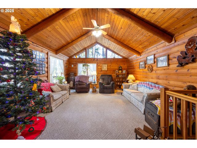 173 PARK St, Glide, OR 97443