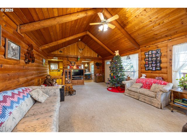 173 PARK St, Glide, OR 97443