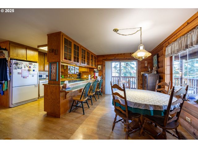 173 PARK St, Glide, OR 97443