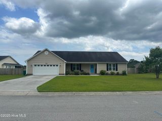 105 Blue Haven Drive, Hubert, NC 28539