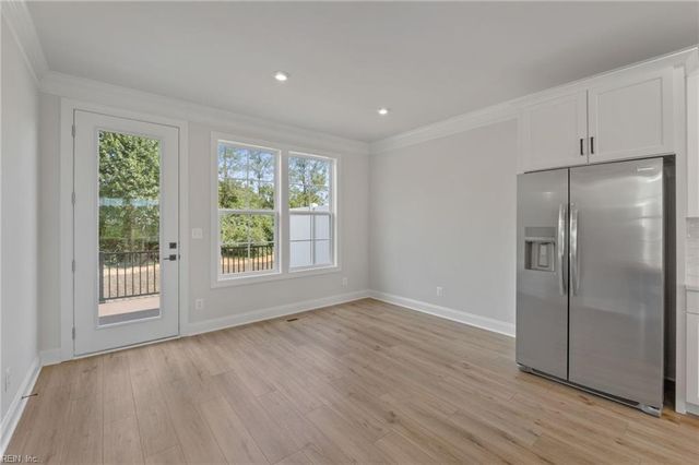 14 Bracewell LN, Yorktown, VA 23692