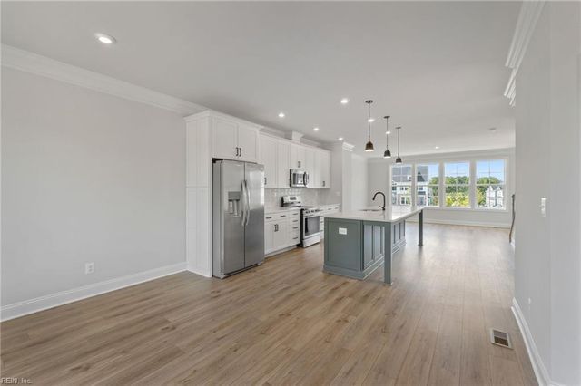 14 Bracewell LN, Yorktown, VA 23692