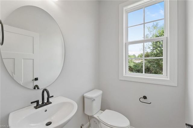 14 Bracewell LN, Yorktown, VA 23692