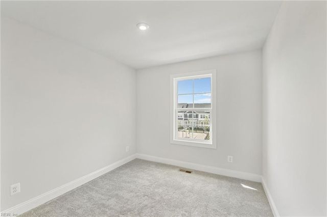 14 Bracewell LN, Yorktown, VA 23692