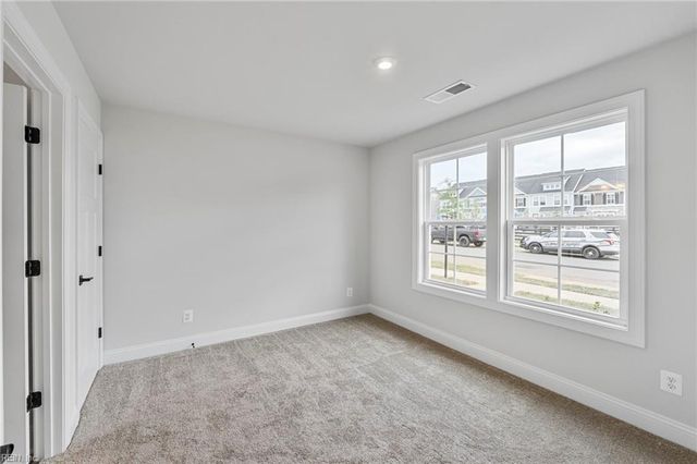 14 Bracewell LN, Yorktown, VA 23692