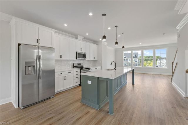 14 Bracewell LN, Yorktown, VA 23692